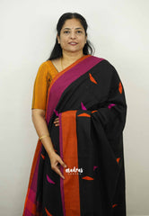 Khadi linen Mukkonam Buttas Black Ganga Jamuna border - Madras Sarees