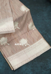 Earthy Brownish Pink - Kanimozhi - Soft Silk with Grooves Zari Flower Buttas in Body with Zari Border - Best for Small Functions