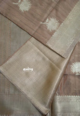 Earthy Brownish Pink - Kanimozhi - Soft Silk with Grooves Zari Flower Buttas in Body with Zari Border - Best for Small Functions