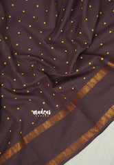 Mauve Brown - Subbulakshmi - Sungudi 100 Count Saree Polka Dots in Body with Rettapeta Peacock Border and Ajrakh Printed Blouse Combo - Best for Casual Wear | Summer Wear | Temple visit