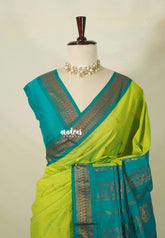 Pretty Parrot Green - Vintage Gadwal silk cotton with contrast pallu - Best for Wedding Functions