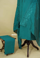 Amitha – Teal Green Crushed semi silk hakkoba yoke and scallop dupatta with bottom