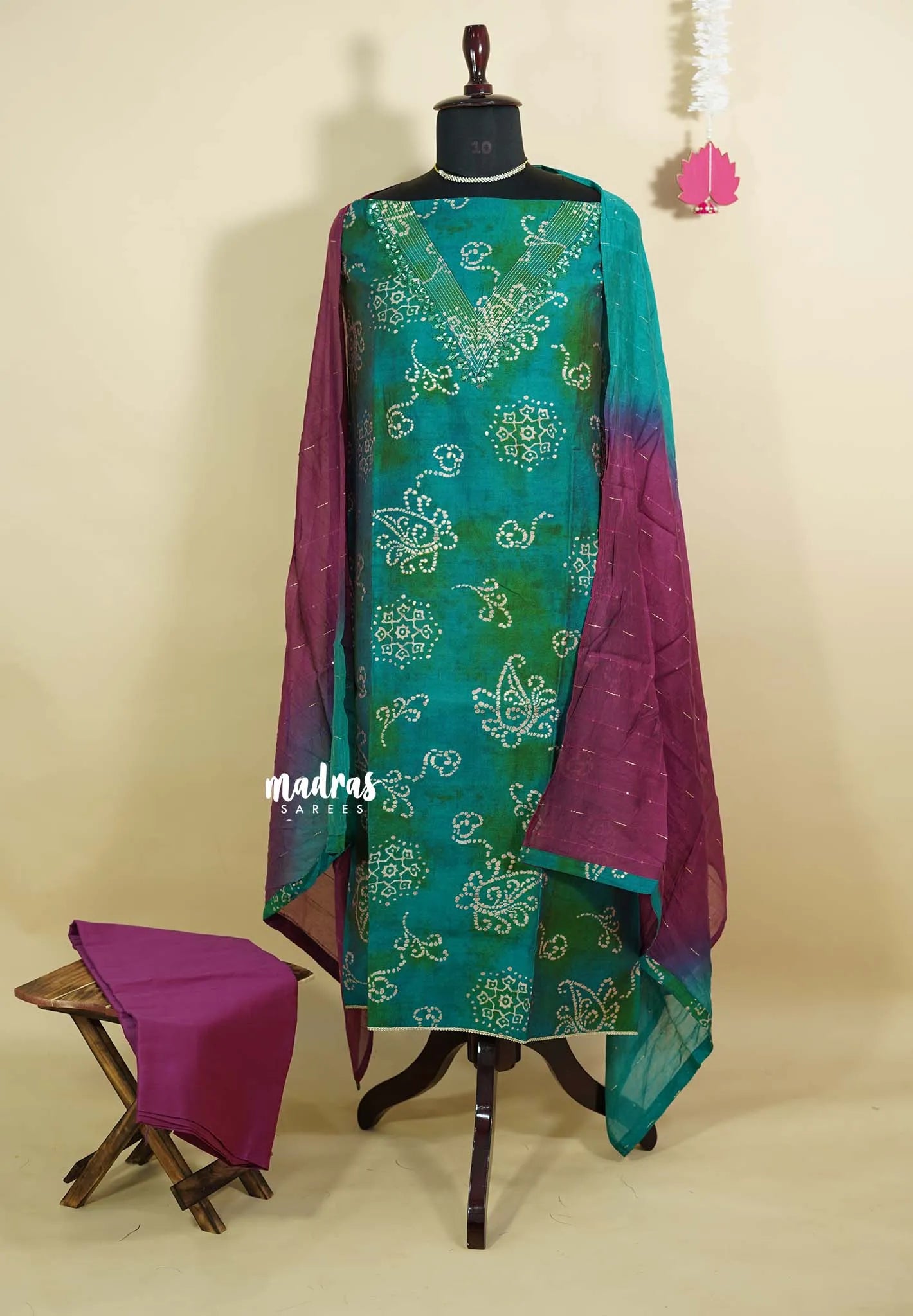 Amitha – Teal Green Elegand bandhani dualshade semi silk salwar suit with v neck and mul cotton dupatta and bottom