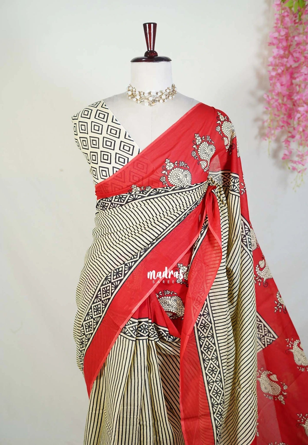 Creamy Butter - Fine Quality Pure Cotton Saree with Stripes Print and Contrast Pallu - Perfect for Regular Wear | Casual Wear | Summer Wear