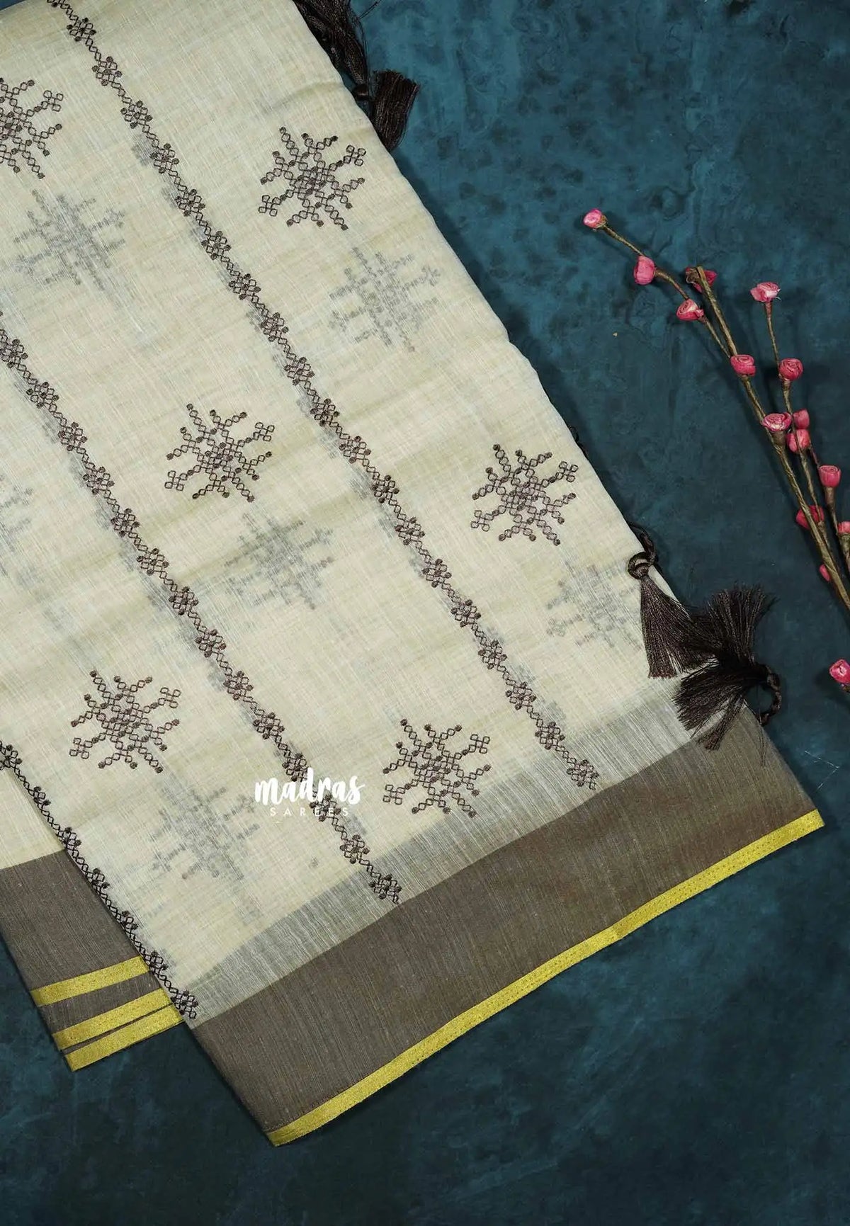 Kolam - Halfwhite Haasini - Bamboo cotton silk with embroidery