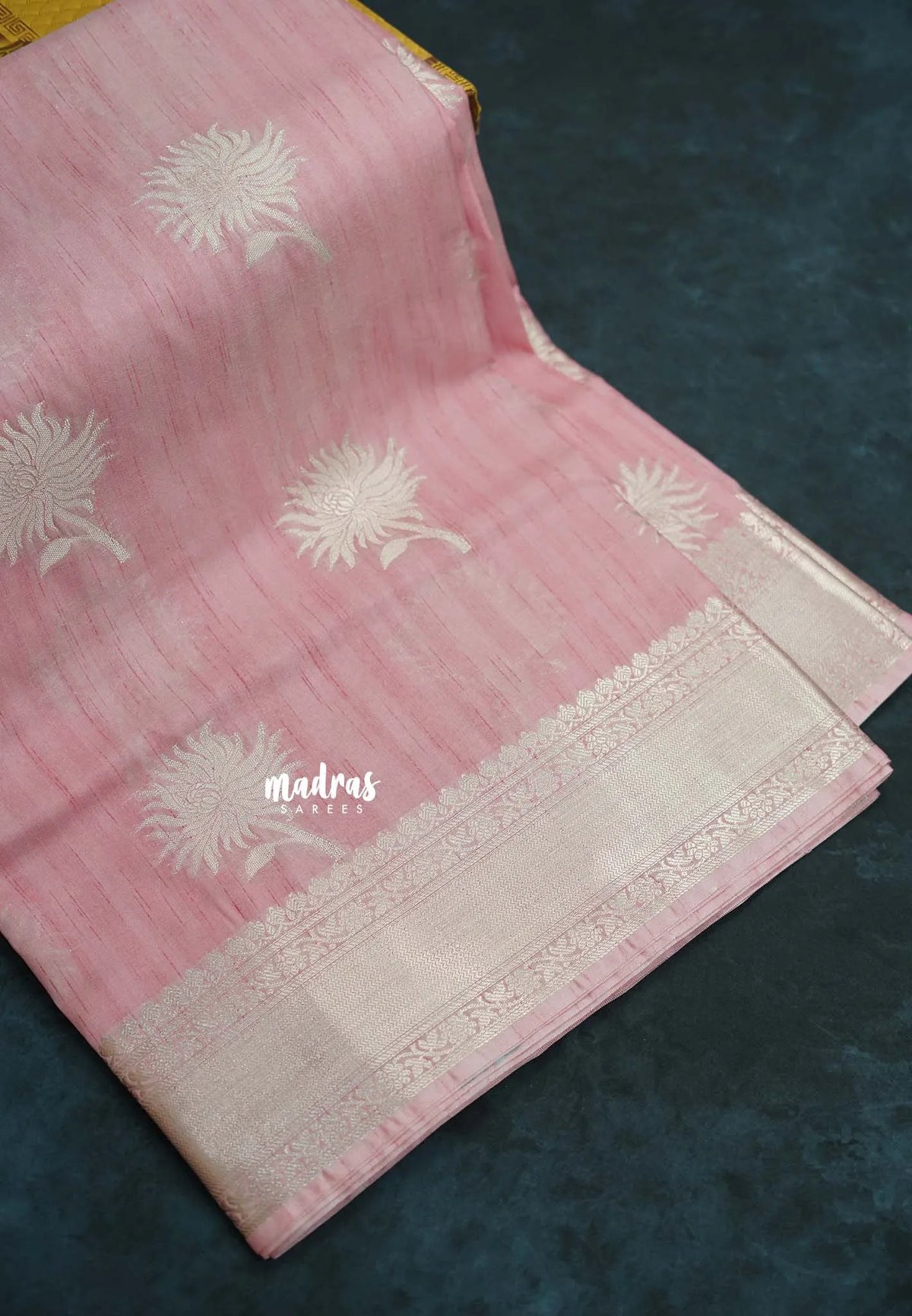 Pink - Kanimozhi - Soft Silk with Grooves Zari Flower Buttas in Body with Zari Border - Best for Small Functions