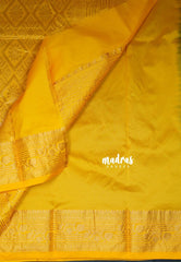 Araku Maroon - Kumudavalli - Kanchivaram Wedding Bridal Silk Saree Traditional Border with Buttas Contrast Pallu and Blouse - Perfect for Wedding Functions