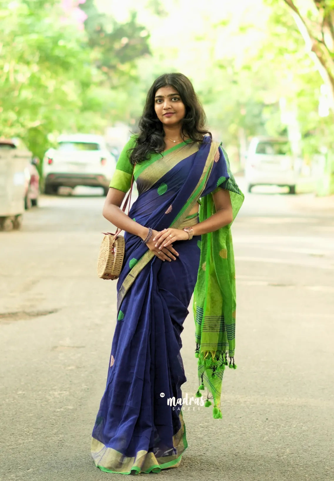 Navy Blue - Kannamma Handwoven Ballbutta linen with Green pallu