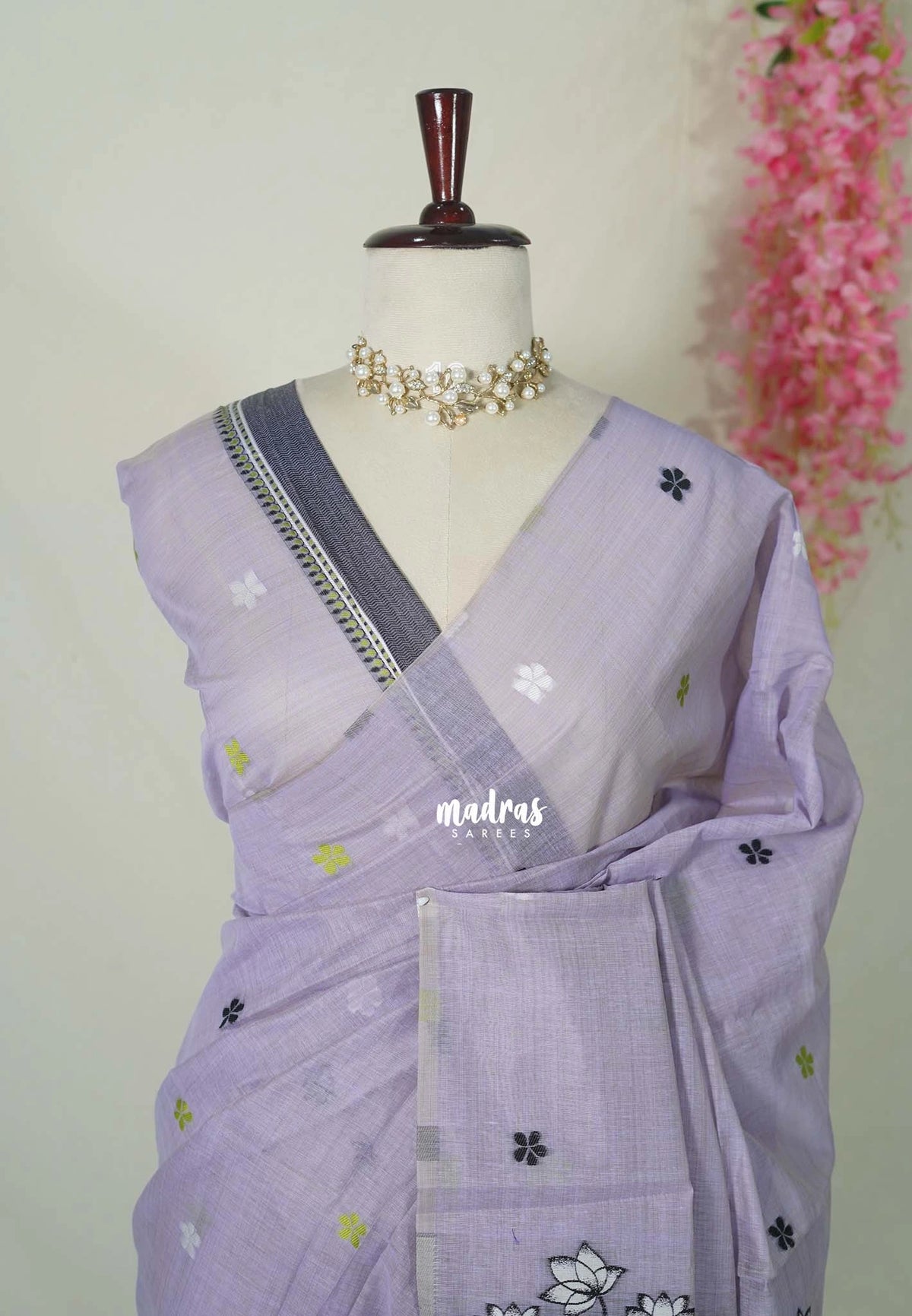 Creamy Lilac - Muslin Silk with Thread Weaving Pallu and Border with Floral Buttas - Perfect for Office Wear