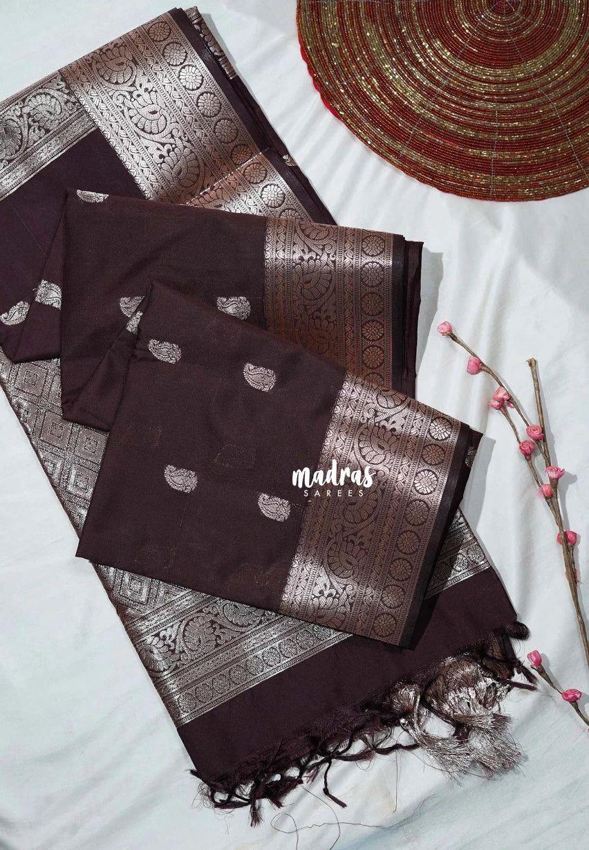 Coffee Podi Brown - Sowbhagya Gift silk – Soft Silk Elegance Saree Traditinal Border with Mango Buttas and Rich Pallu - Perfect for Festive Celebration