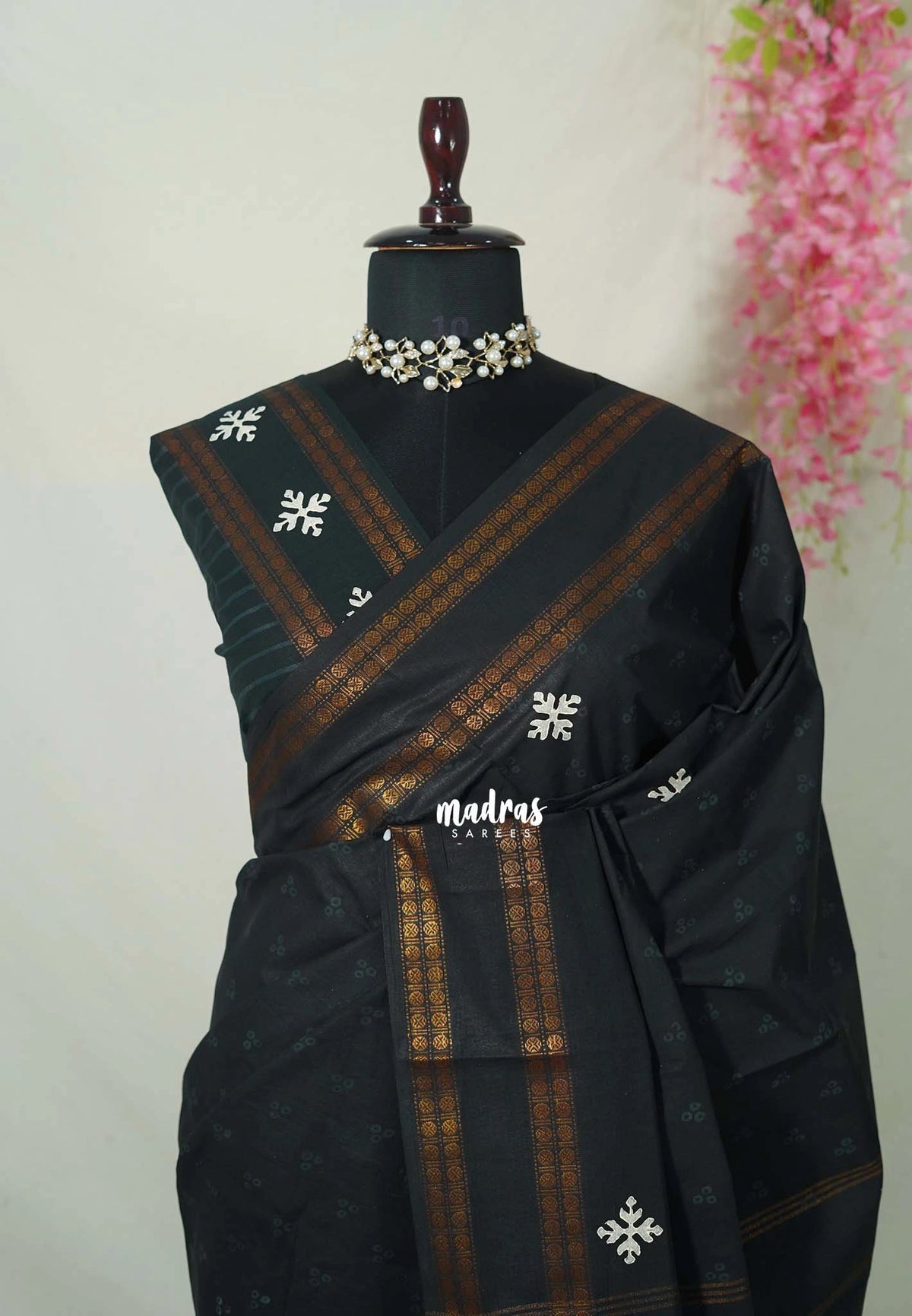 Jet Black - Subbulakshmi - Sungudi 100 Count Saree with Rettapetta Rudraksham Border Ayutha ezhuthu Buttas with Blouse Combo - Best for Casual Wear | Summer Wear | School | College | Office wear