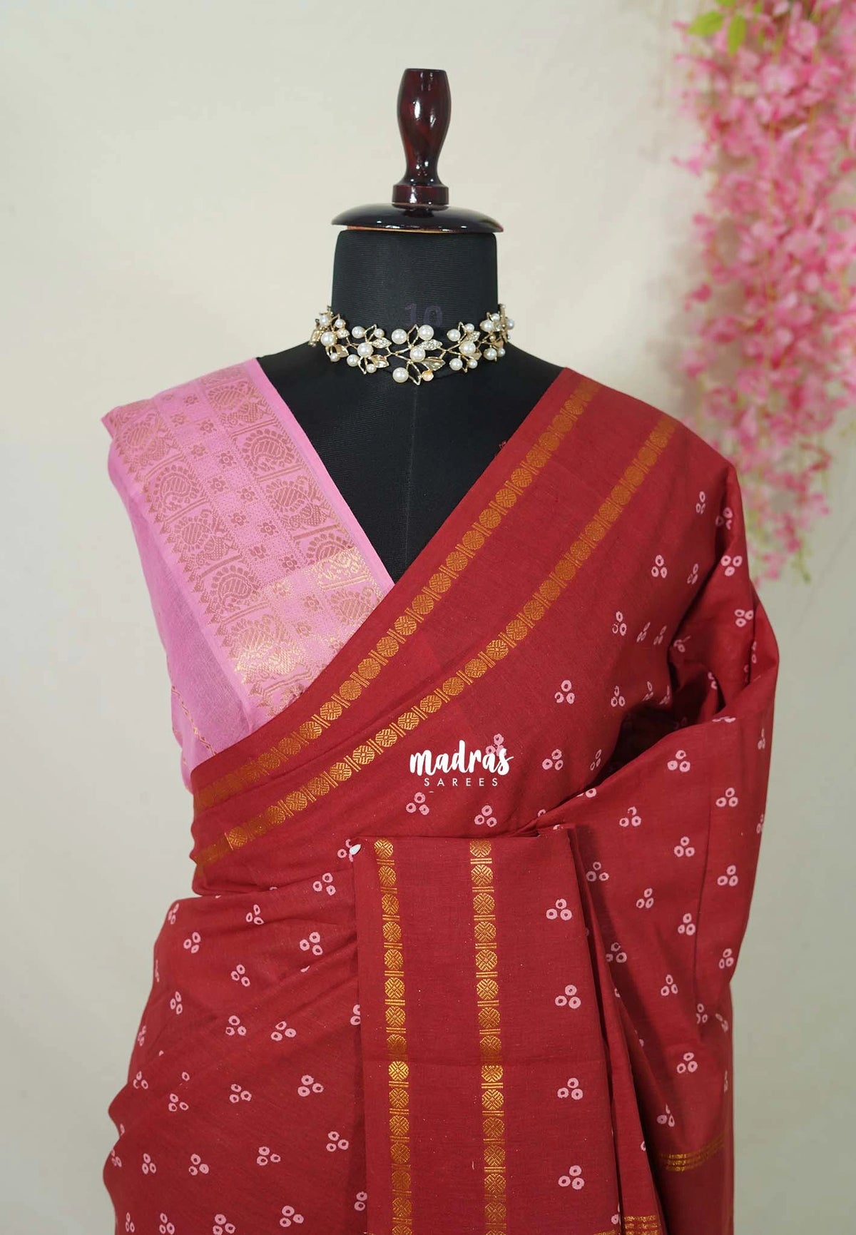Reddish Maroon - Subbulakshmi - Sungudi 100 Count Saree with Rettapetta Rudraksham Border Ayutha ezhuthu Buttas with Blouse Combo - Best for Casual Wear | Summer Wear | School | College | Office wear