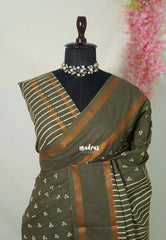 Dark Olive Green - Subbulakshmi - Sungudi 100 Count Saree with Rettapetta Rudraksham Border Ayutha ezhuthu Buttas with Blouse Combo - Best for Casual Wear | Summer Wear | School | College | Office wear