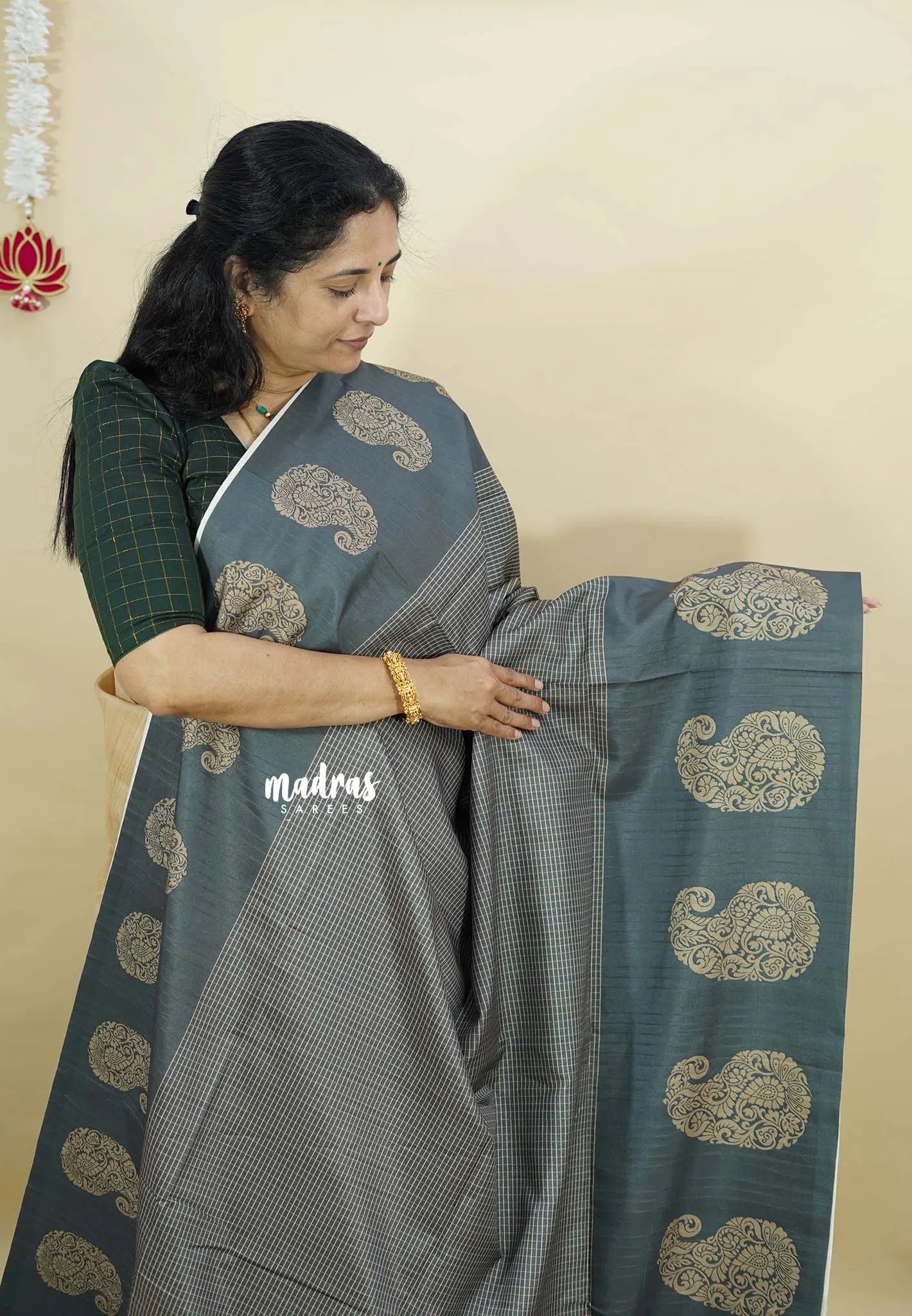Grey - Yamini paper silk mango border and sirukattam body