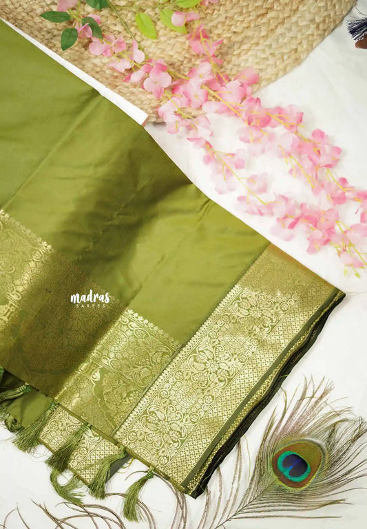 Classy Kashmiri silk with rich weaving - Mehendi green