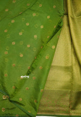 Bavanchi - Fusion of Banaras and Kanchi  Wavy body design with floral weaving border - Pasi Green