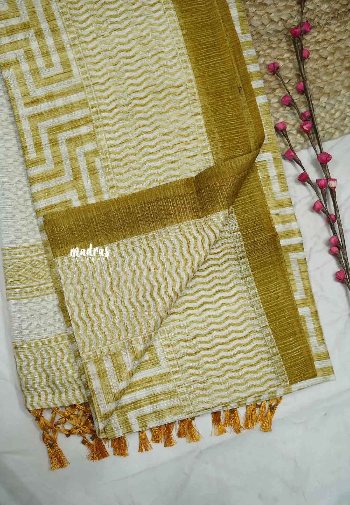 Jasmine Fancy Jute white based puzzle prints saree - Mehendi green