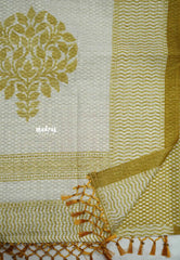 Jasmine Fancy Jute white based puzzle prints saree - Mehendi green