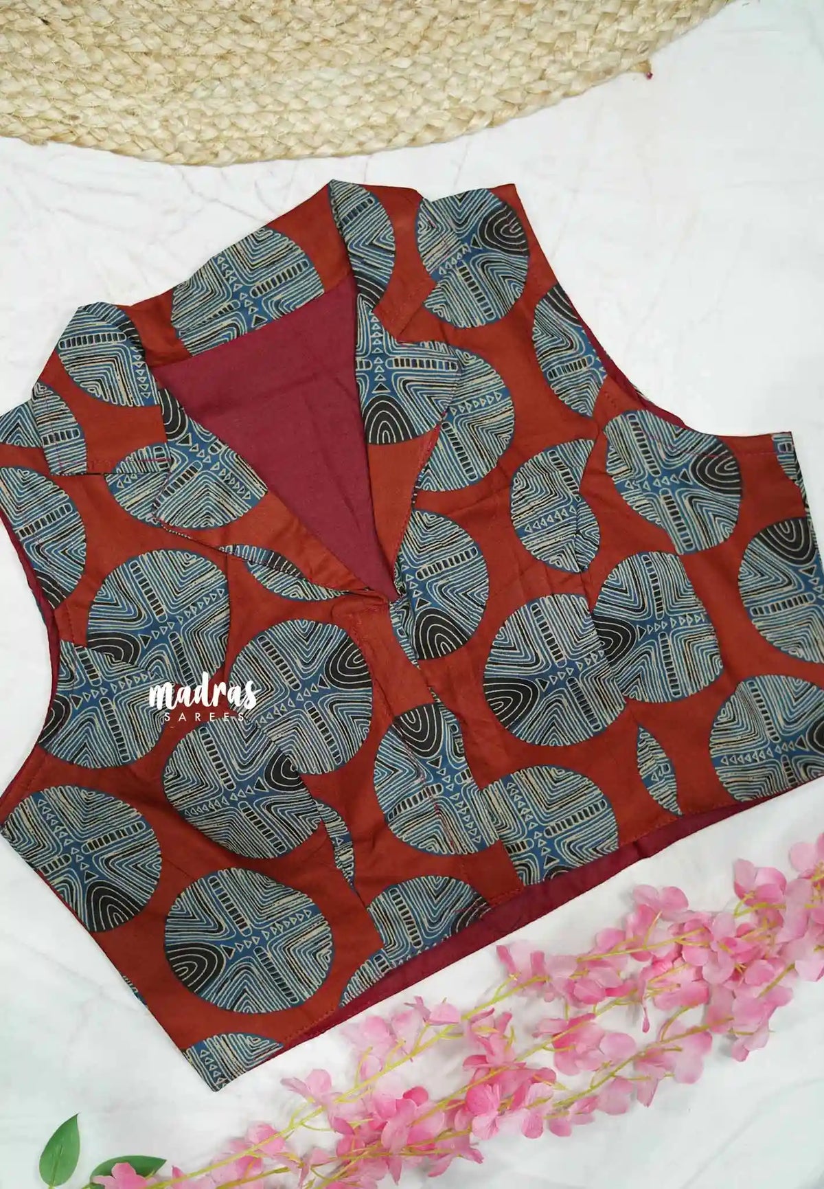 Aazhi - Sleeveless shirt collar blouse - Brick red