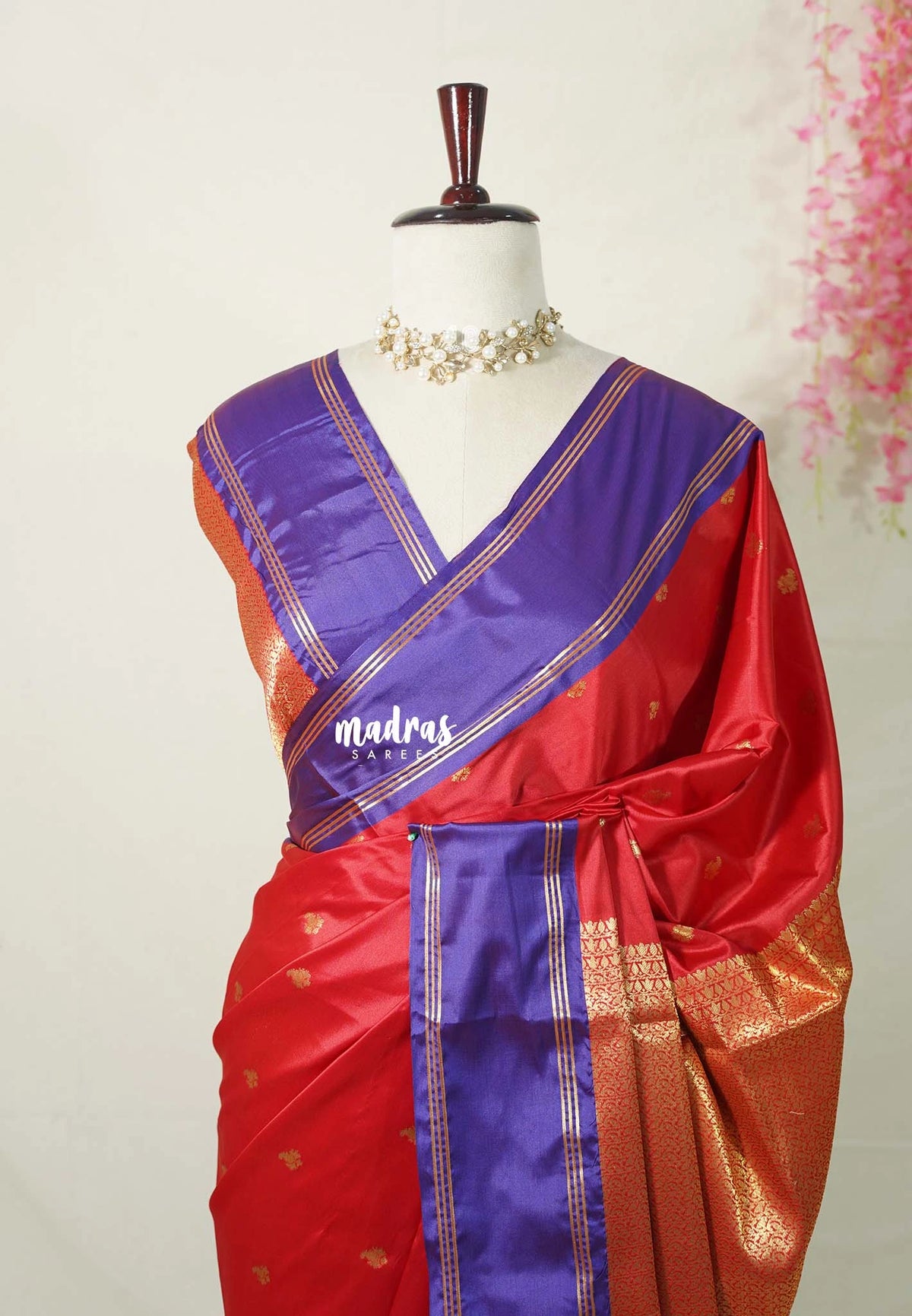Spicy Red - Kanimozhi - Soft Silk Saree Rettapetta Border with Buttas And Rich Pallu - Best for Small Functions