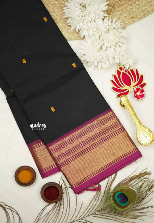 Karthigai silk cotton small rudraksham bavanji border - Black