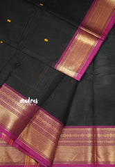 Karthigai silk cotton small rudraksham bavanji border - Black