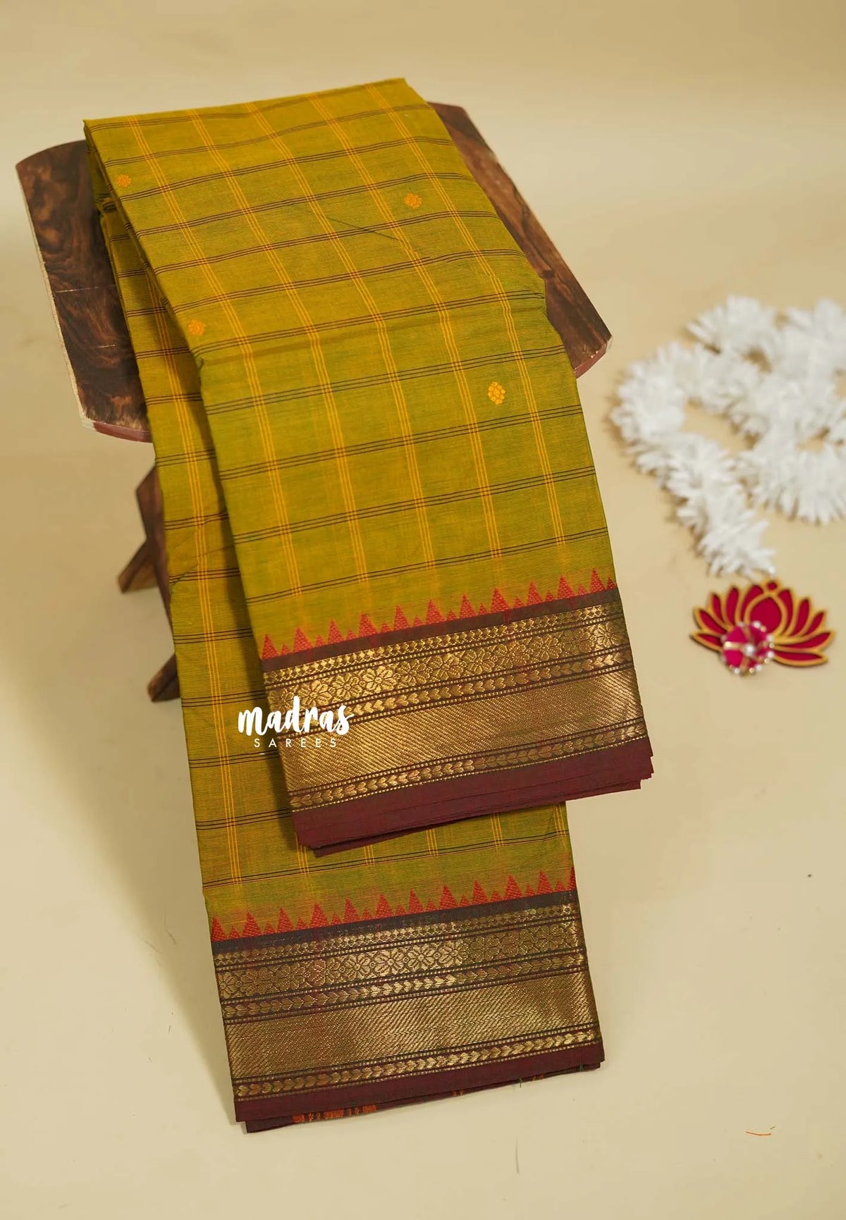Yellowish Green - Karthigai silk cotton small bavanji border with big muthu kattam