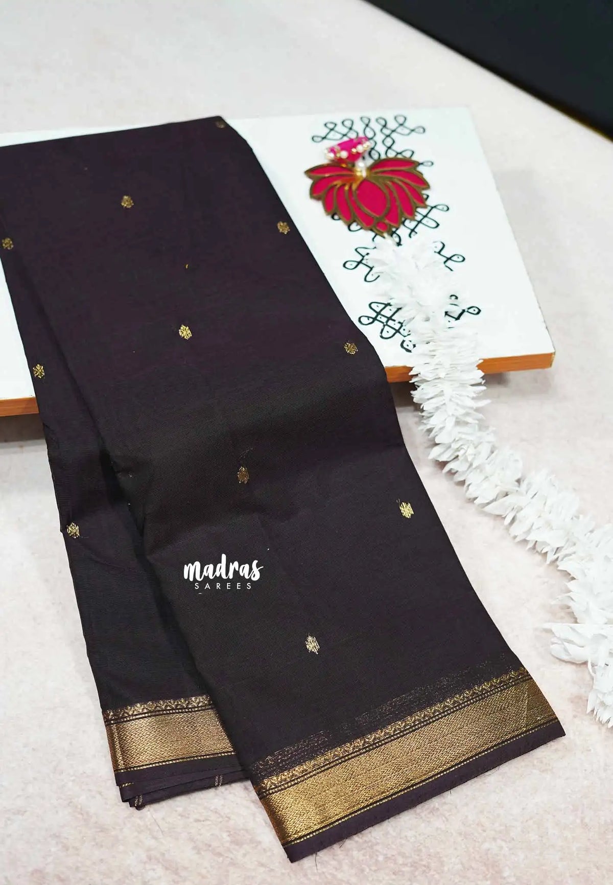 Dark chocolate - Karthigai silk cotton small Bavanji border with buttas