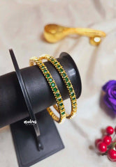 Aimpon vintage style bangle emerald stone (Set of 2)