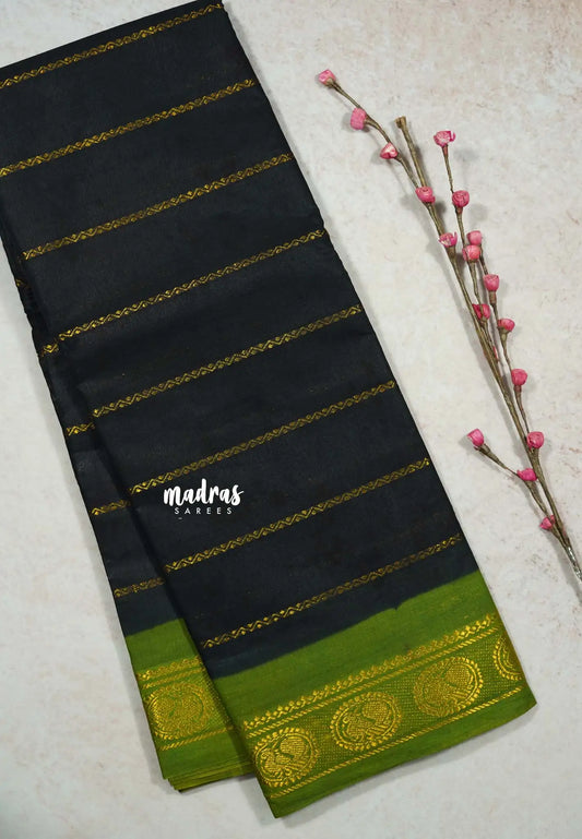 Black with green - Margazhi - Madurai Sungudi velthari pattern round peacock border