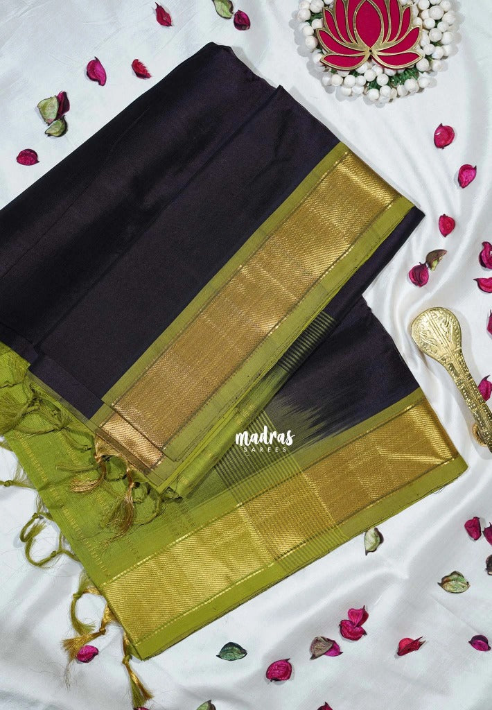 Dark Chocolate Brown - Meenakshi - Light Weight Pure Silk Cotton Saree Plain with Getti Border Contrast Pallu and Blouse - Perfect for Wedding Functions