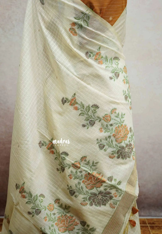 Halfwhite - Muslin Silk with Jamdani floral Weaving Border and pallu