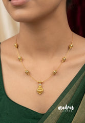 Invisible Wire Necklace – Premium Lakshmi Pendant white / Red / Green