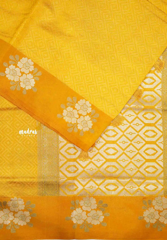 Raaga - Lightweight Semi tussar self weaving body floral border rich pallu - Yellow