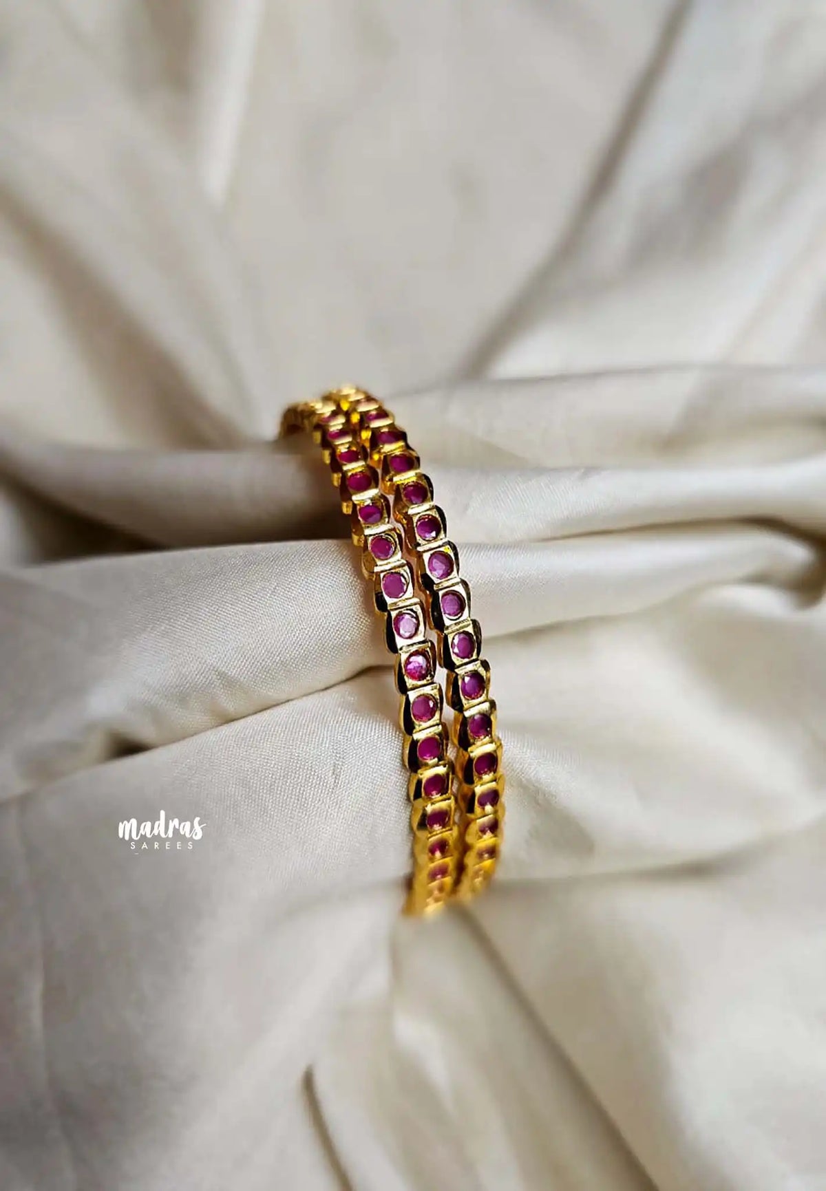 Aimpon vintage bangle Ruby stone (Set of 2)