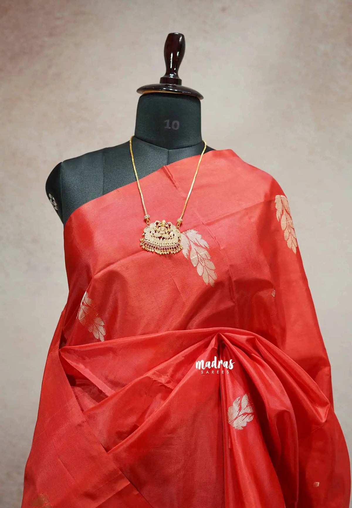 Chilli red - Sinamika Chinnala pattu saree - Mookuthi amman Inspired (NO BLOUSE)