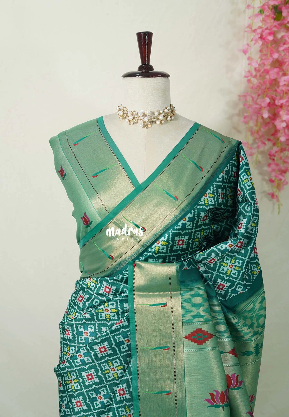 Classic Green - Sowbhagya Gift silk – Soft Silk Elegance Saree Premium Patola Dessign in Body Paithani Weaving  Border, Pallu and Blouse - Perfect for Festive Celebration