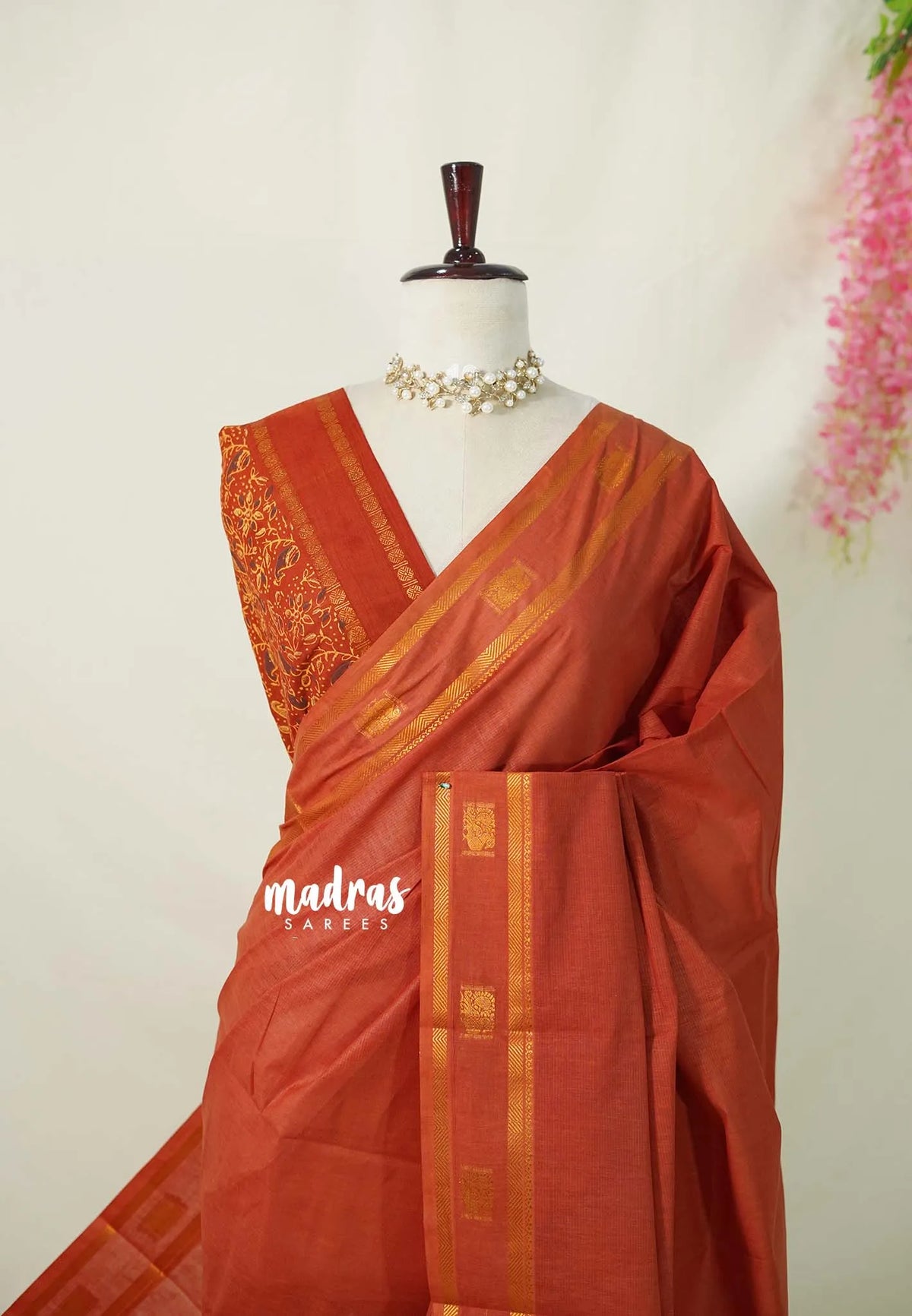 Earthy Brown - Subbulakshmi - Sungudi 100 Count Plain Saree with Peacock Border with Blouse Combo - Best for Casual Wear | Summer Wear | Temple visit