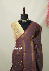 Mauve Brown - Subbulakshmi - Sungudi 100 Count Saree Polka Dots in Body with Rettapeta Peacock Border and Ajrakh Printed Blouse Combo - Best for Casual Wear | Summer Wear | Temple visit