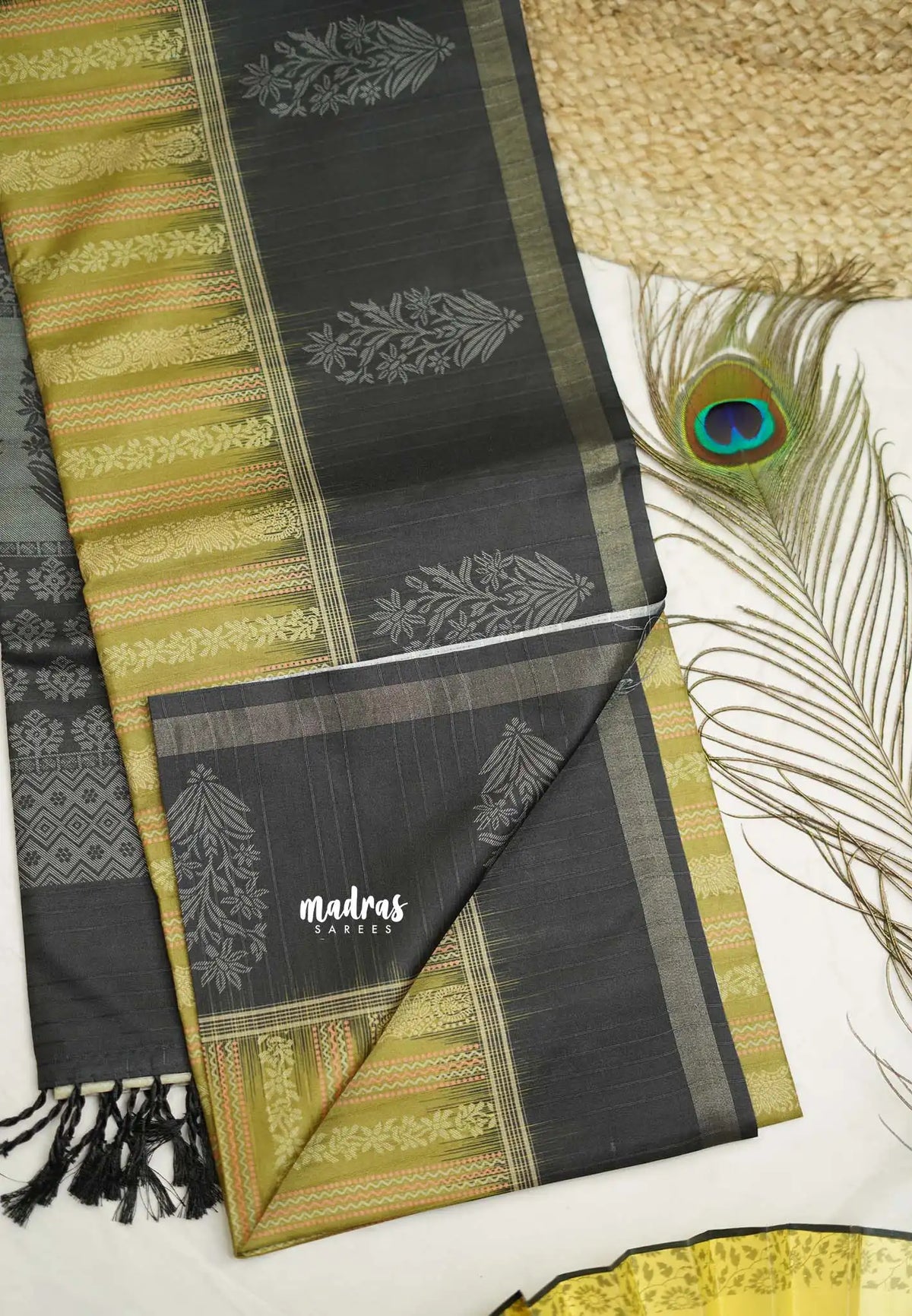 Yamini Paper silk with rettapet border - Mehendi green with black border