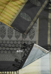 Yamini Paper silk with rettapet border - Mehendi green with black border